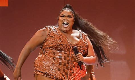 Lizzo shows off her voluptuous curves as she poses ...